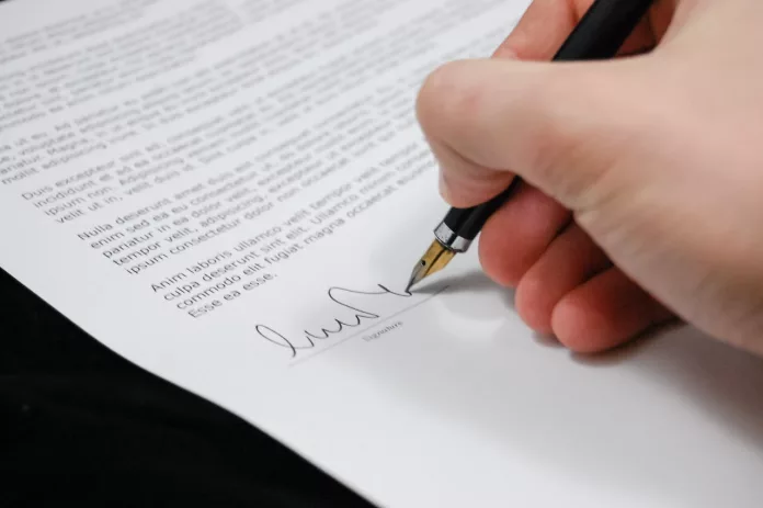 How A Lawyer Can Help Your Business Navigate Contracts