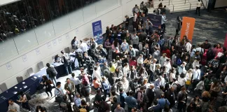 Tips to Help Attract a Crowd to Your Business's Trade Show Exhibit
